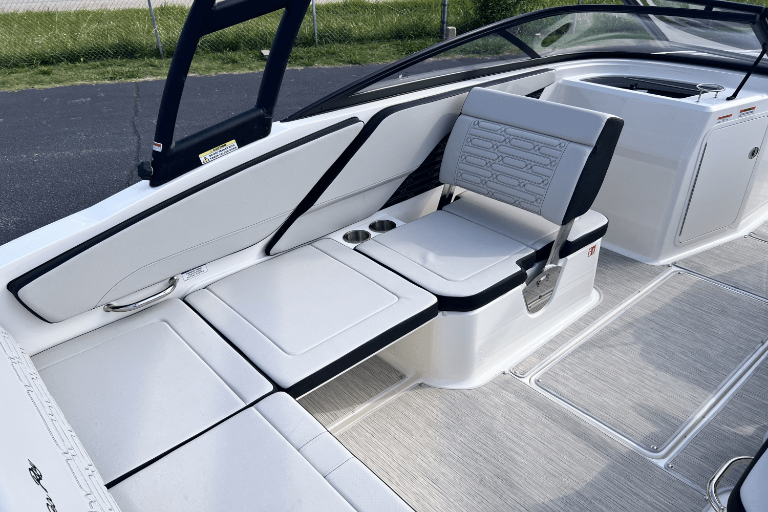 2025 Sea Ray SPX 210 Outboard Image Thumbnail #17