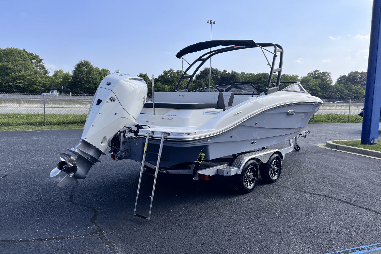 2025 Sea Ray SPX 210 Outboard Image Thumbnail #4