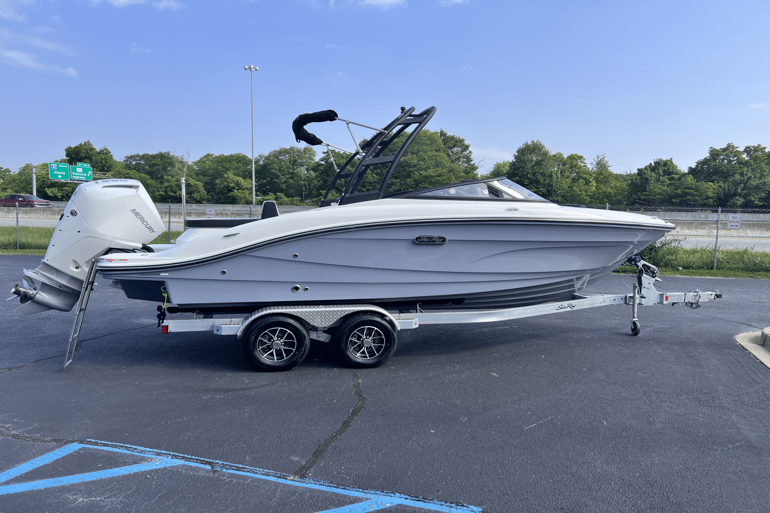 2025 Sea Ray SPX 210 Outboard Image Thumbnail #5