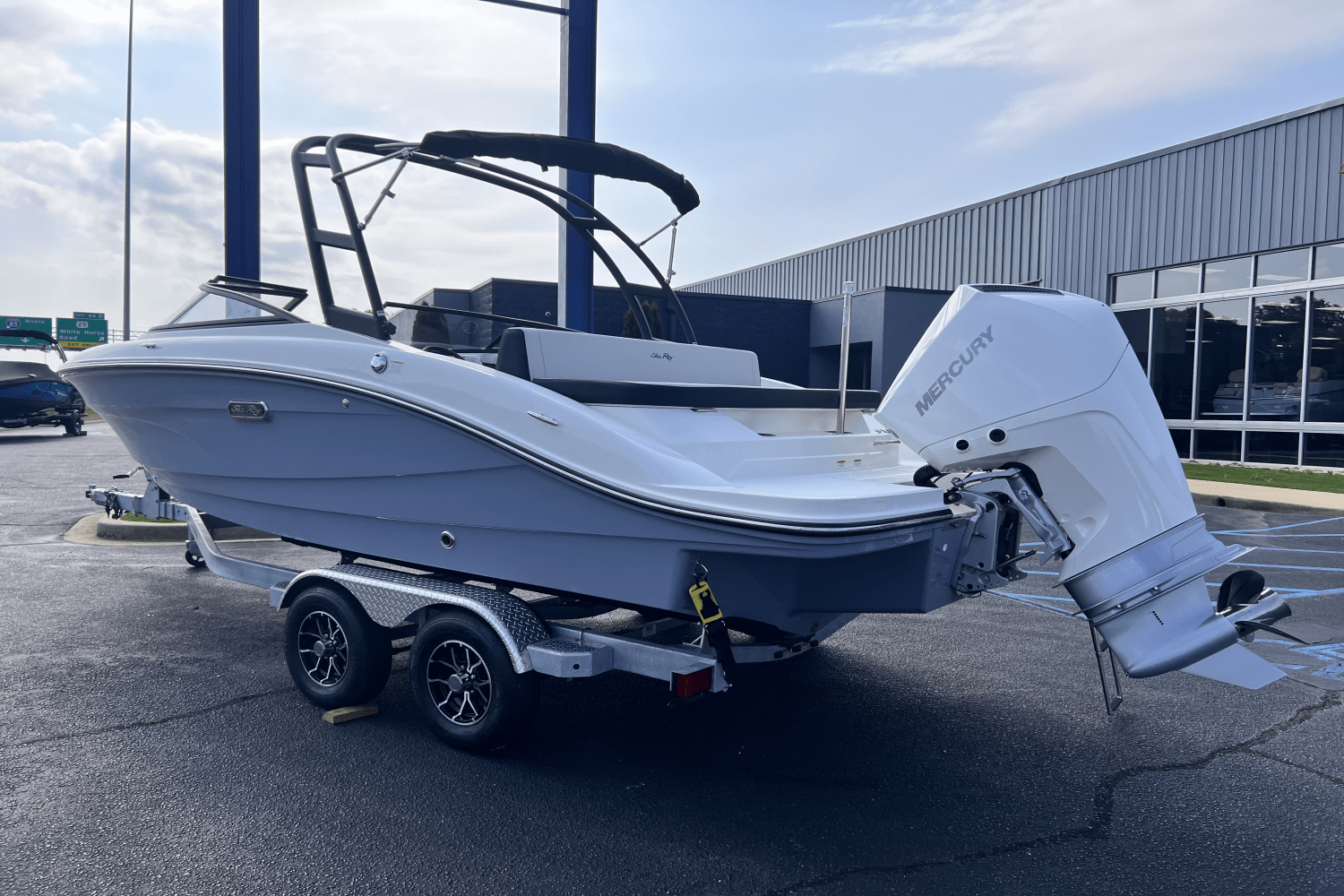 2025 Sea Ray SPX 210 Outboard Image Thumbnail #3