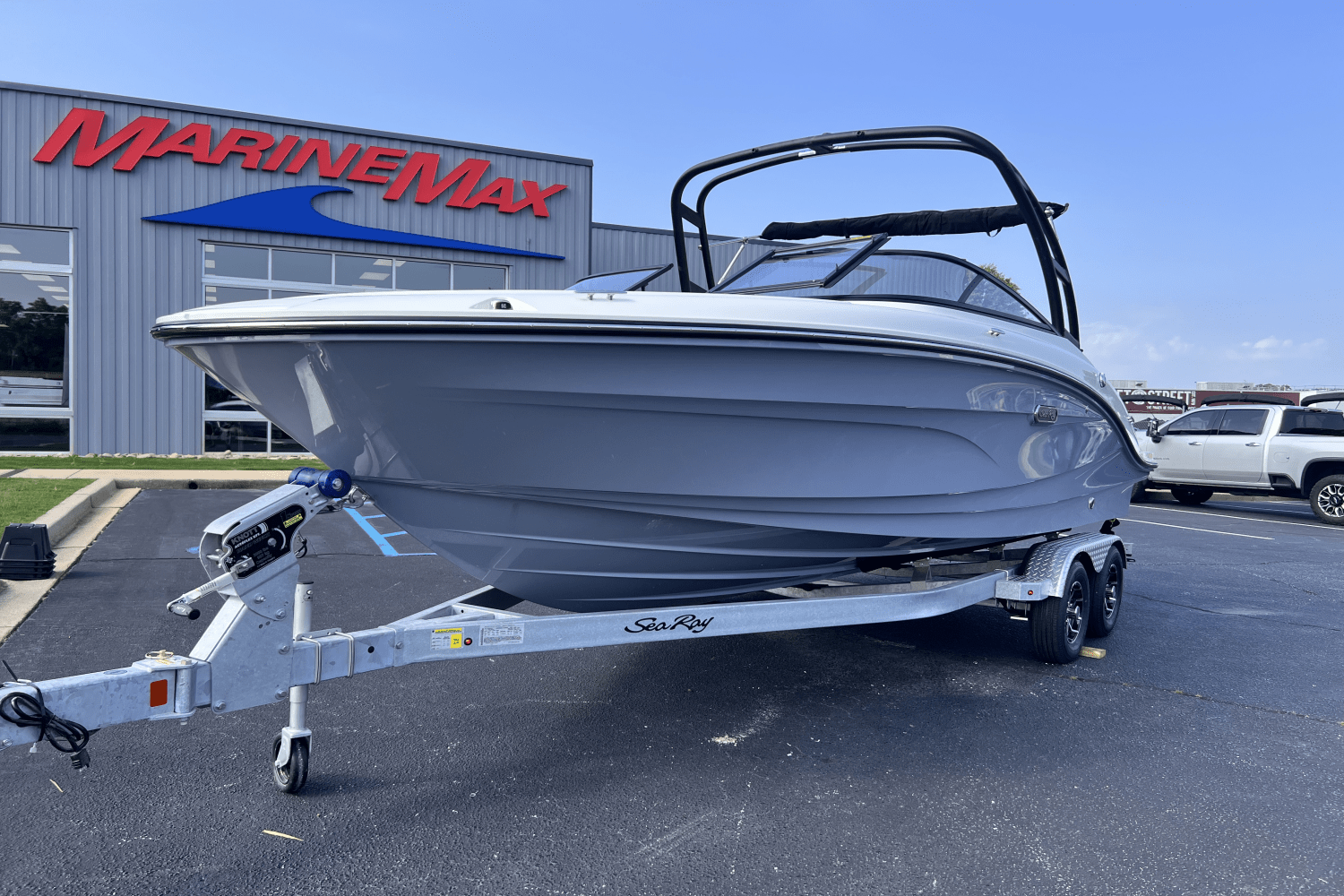 2025 Sea Ray SPX 210 Outboard Image Thumbnail #2