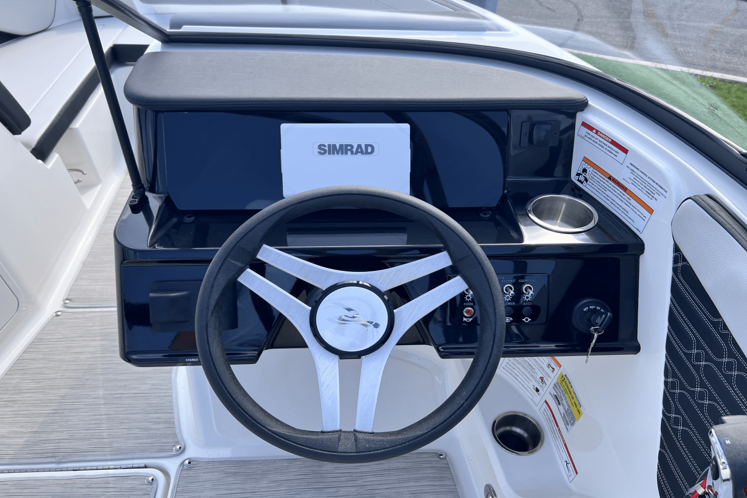 2025 Sea Ray SPX 210 Outboard Image Thumbnail #7