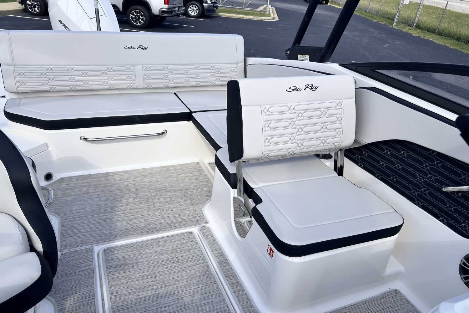 2025 Sea Ray SPX 210 Outboard Image Thumbnail #12