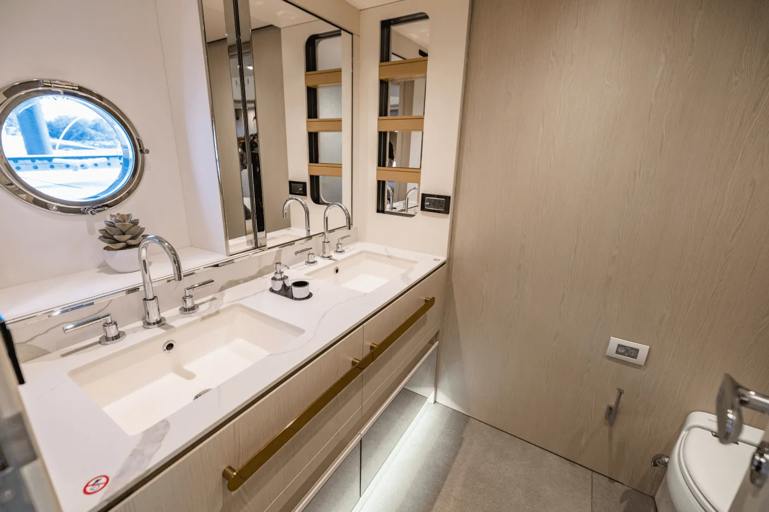 2023 Azimut 78 FLY Image Thumbnail #98