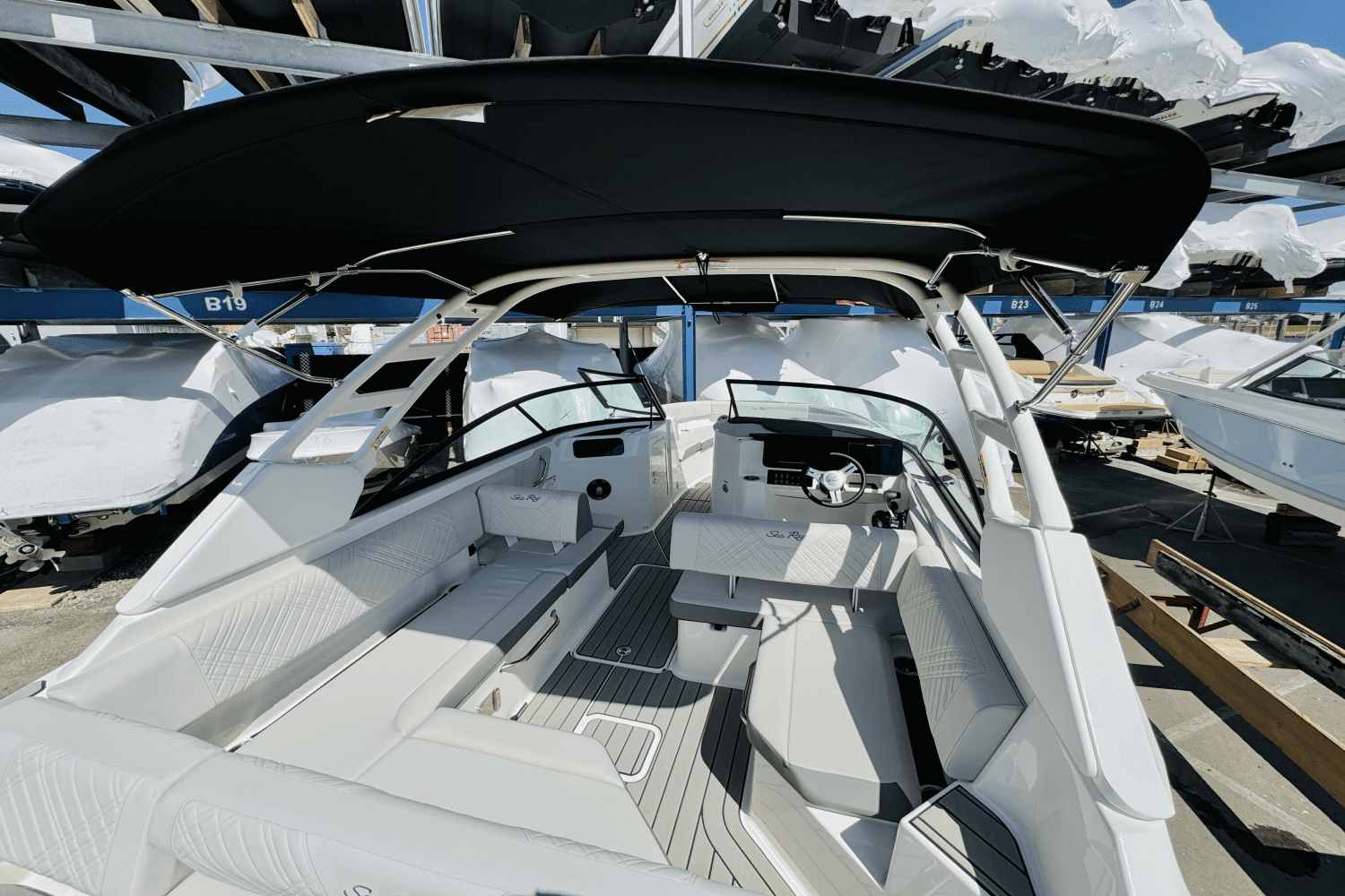 2025 Sea Ray SDX 250 Outboard Image Thumbnail #17