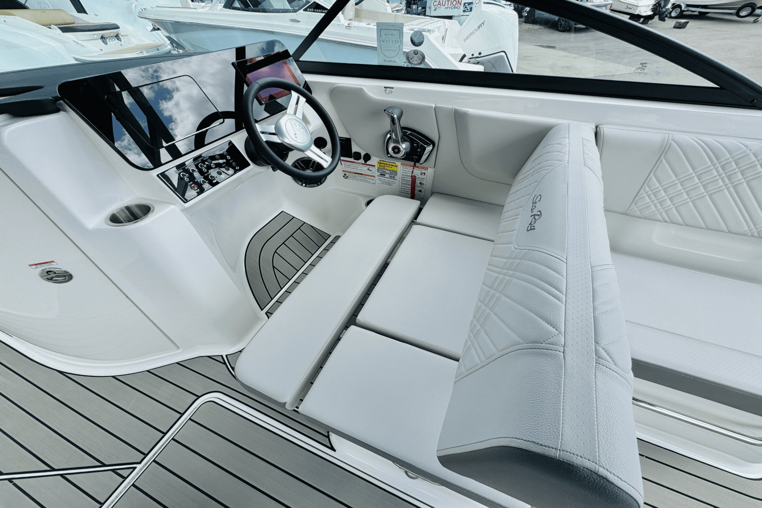 2025 Sea Ray SDX 250 Outboard Image Thumbnail #28