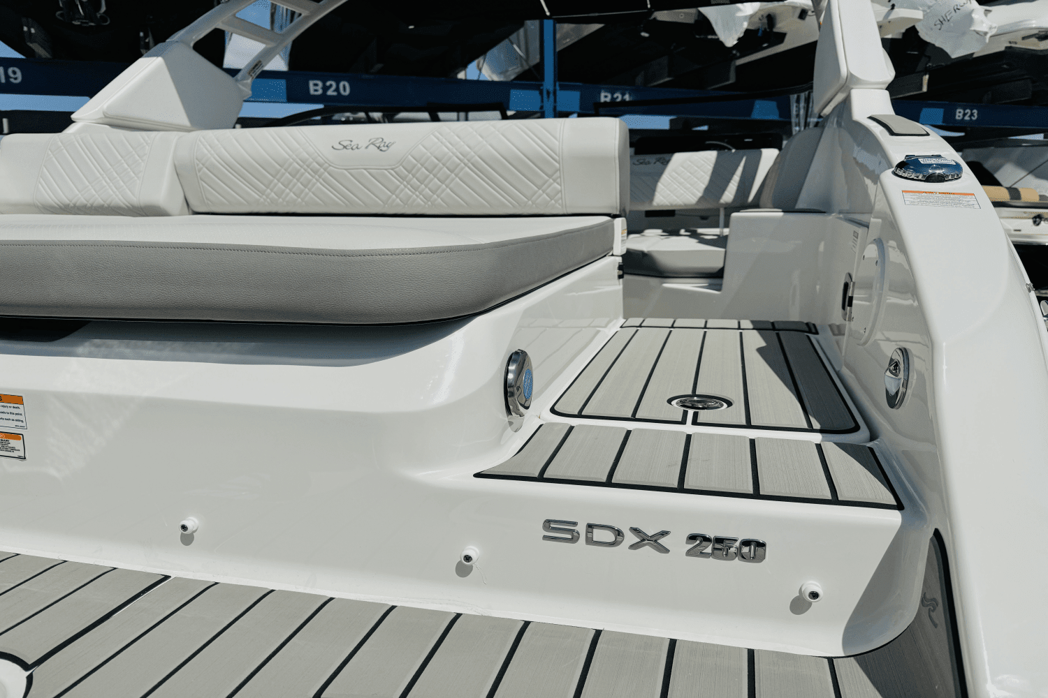 2025 Sea Ray SDX 250 Outboard Image Thumbnail #12