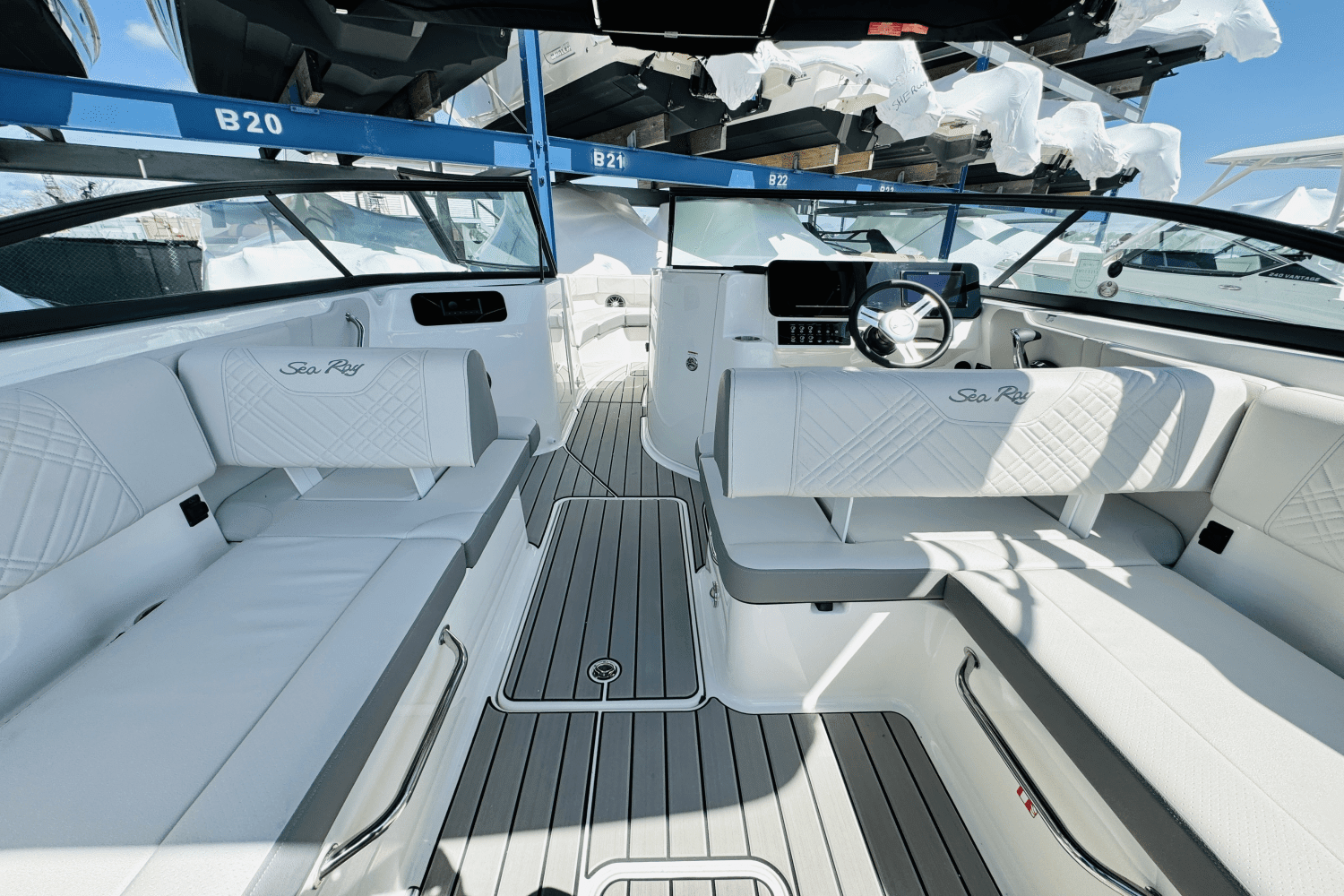 2025 Sea Ray SDX 250 Outboard Image Thumbnail #25