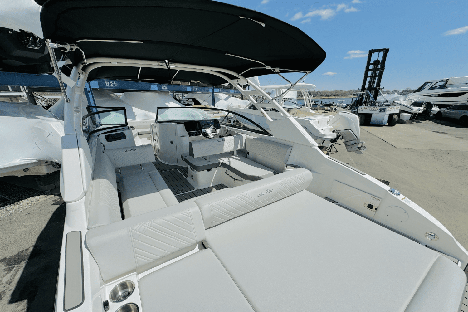 2025 Sea Ray SDX 250 Outboard Image Thumbnail #16