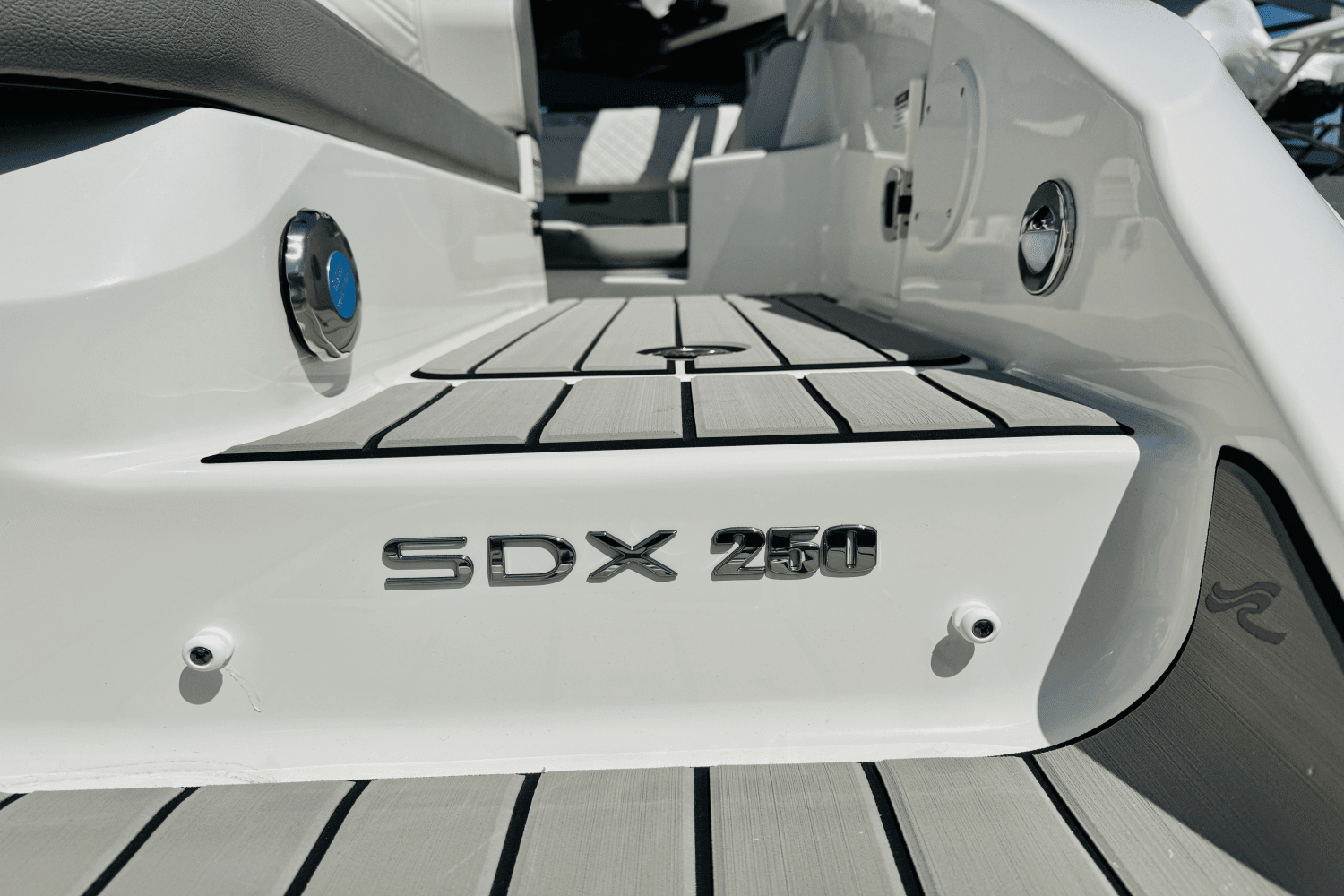 2025 Sea Ray SDX 250 Outboard Image Thumbnail #15
