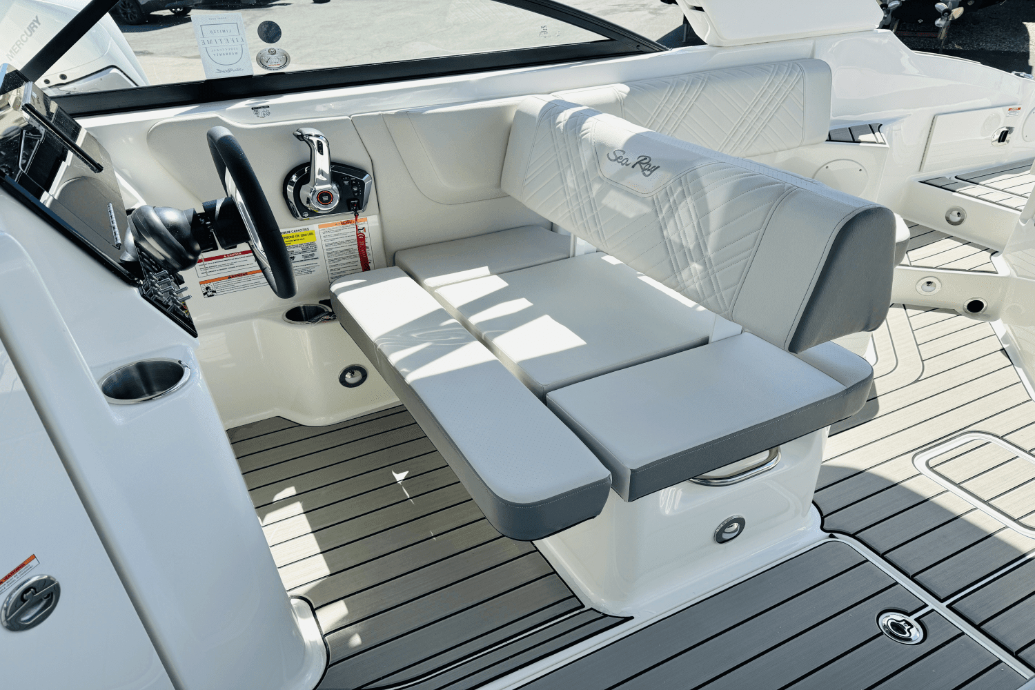 2025 Sea Ray SDX 250 Outboard Image Thumbnail #33