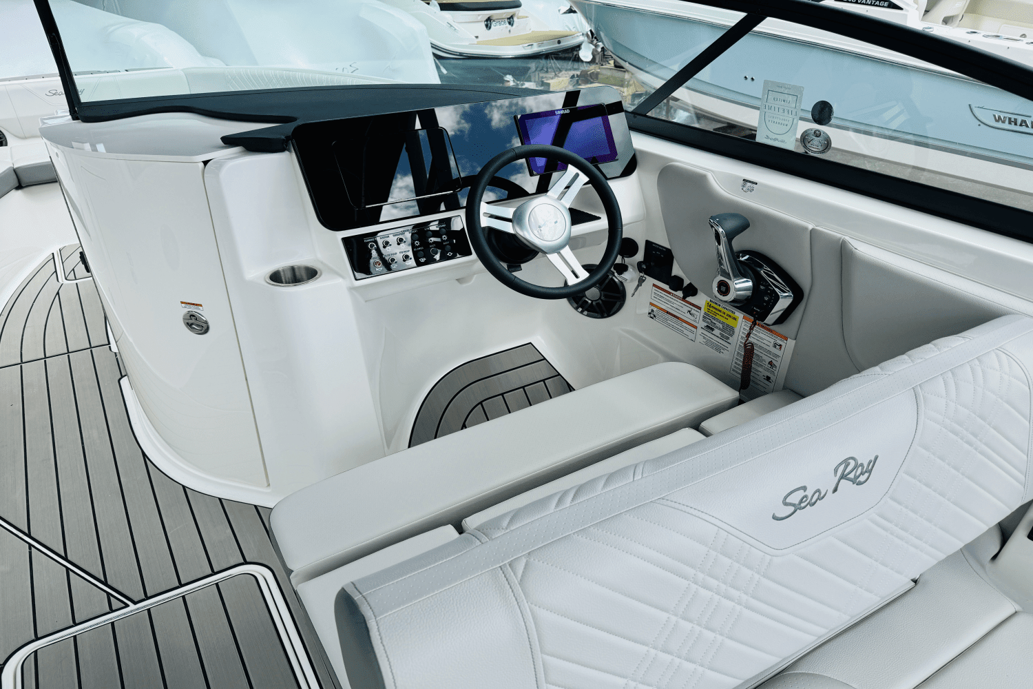 2025 Sea Ray SDX 250 Outboard Image Thumbnail #32