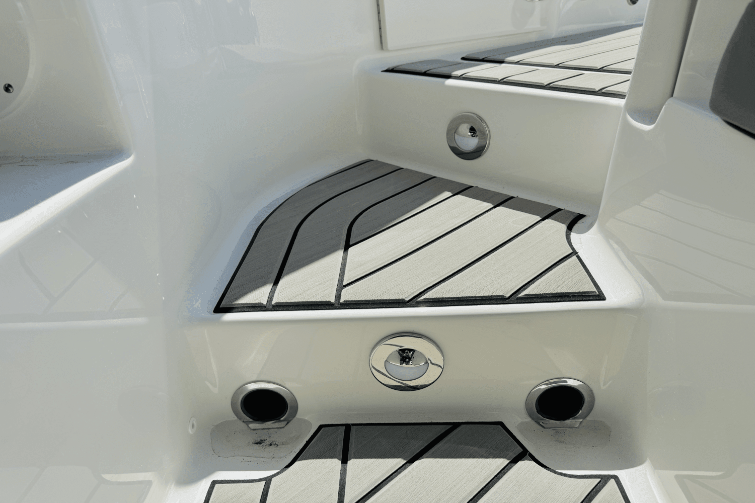 2025 Sea Ray SDX 250 Outboard Image Thumbnail #18