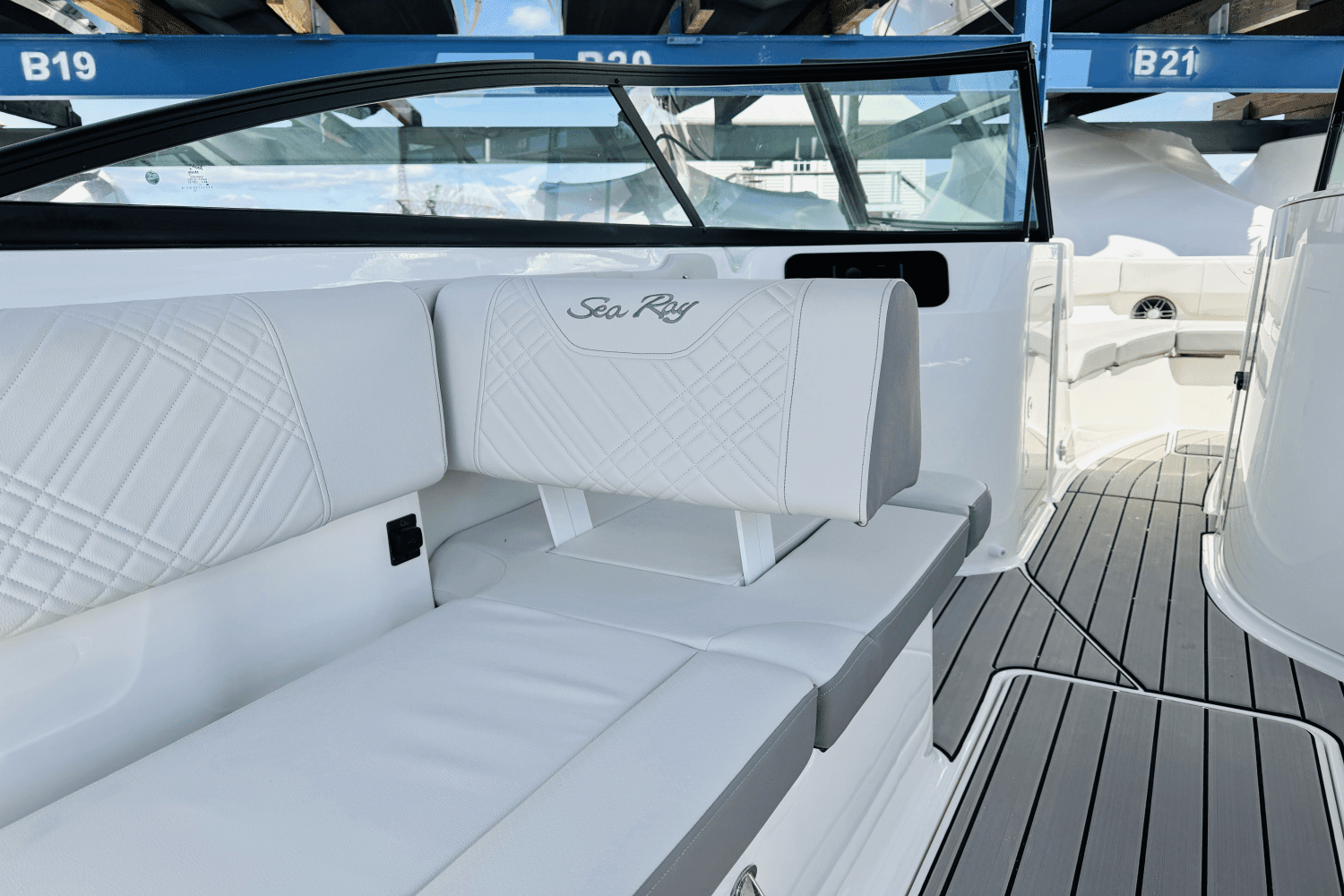 2025 Sea Ray SDX 250 Outboard Image Thumbnail #22