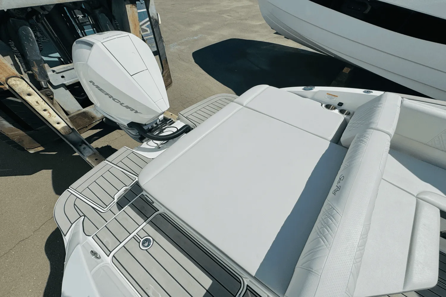 2025 Sea Ray SDX 270 Outboard Image Thumbnail #12