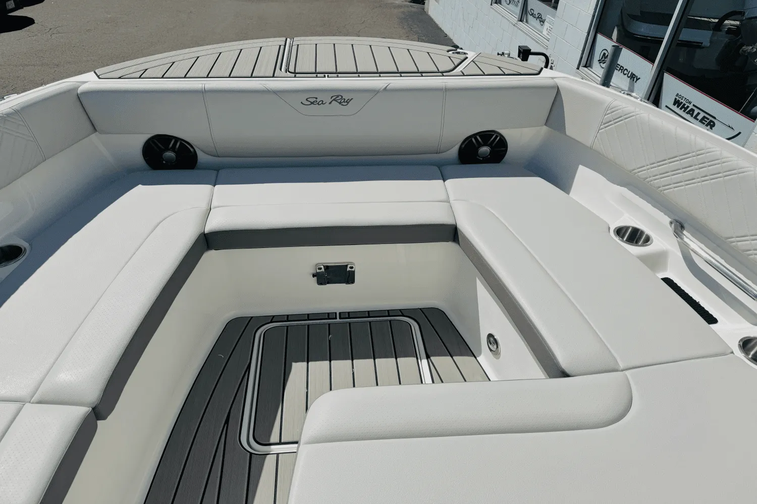 2025 Sea Ray SDX 270 Outboard Image Thumbnail #35