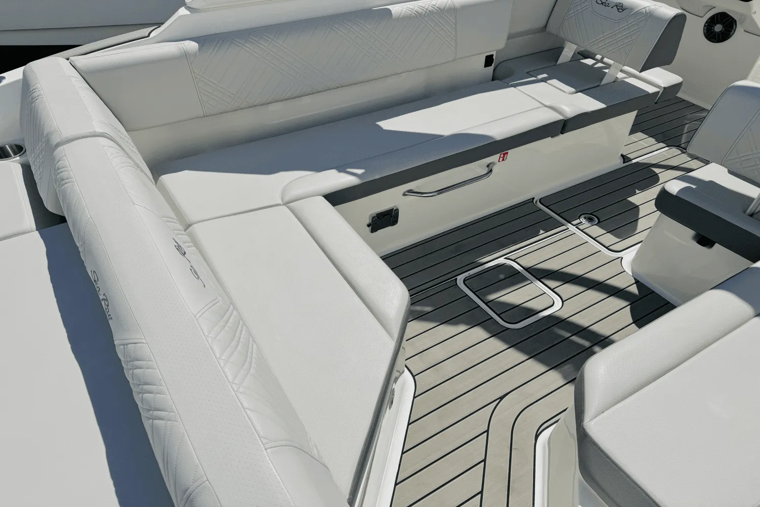 2025 Sea Ray SDX 270 Outboard Image Thumbnail #17
