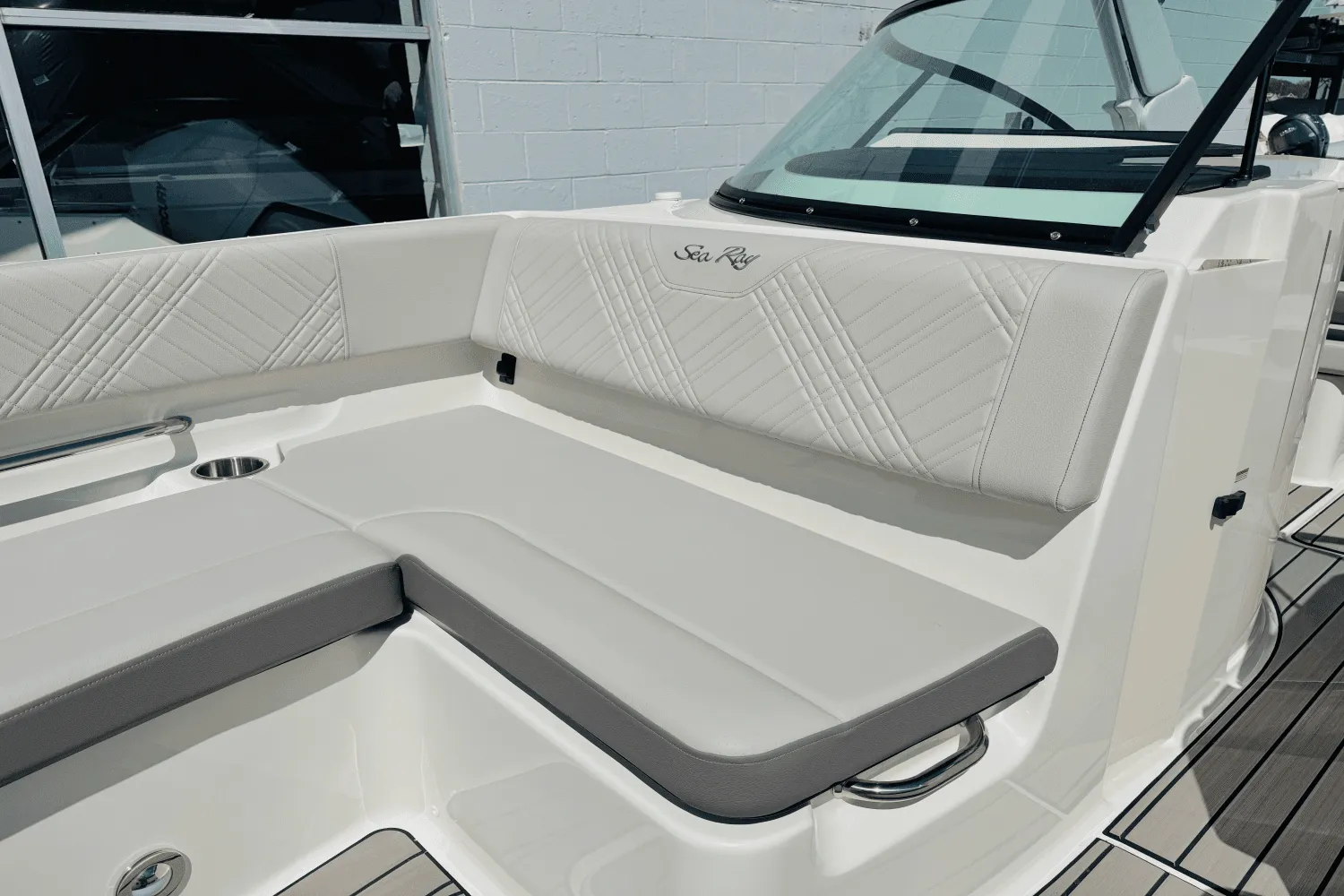 2025 Sea Ray SDX 270 Outboard Image Thumbnail #38