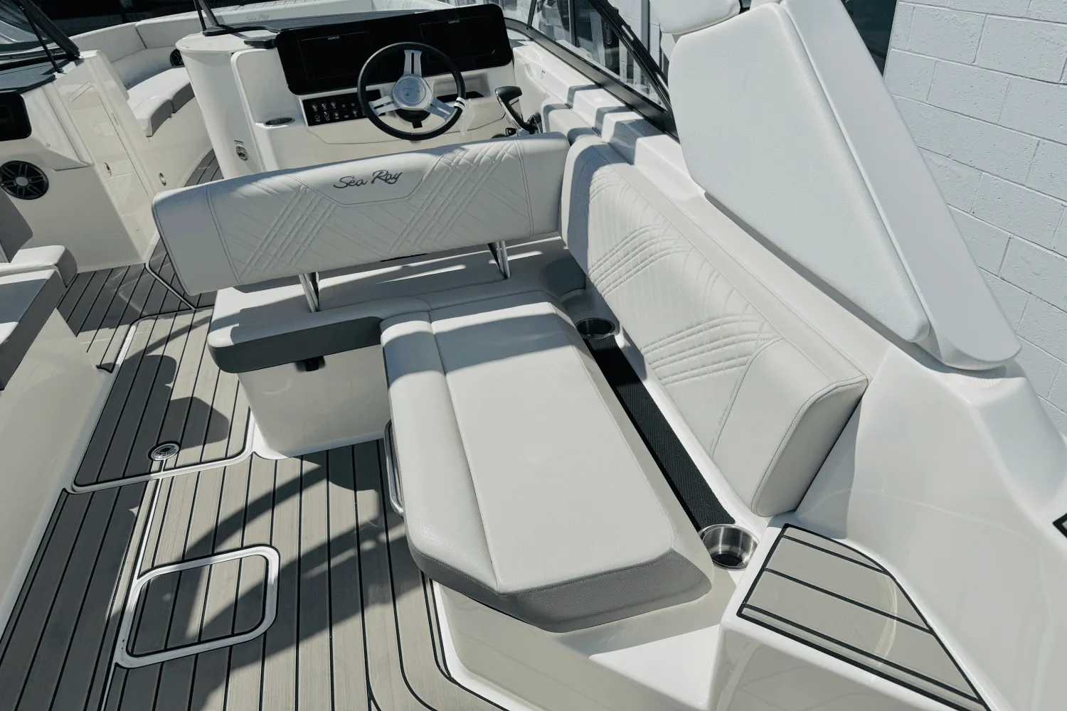 2025 Sea Ray SDX 270 Outboard Image Thumbnail #18