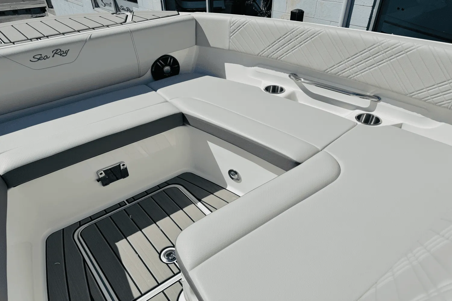 2025 Sea Ray SDX 270 Outboard Image Thumbnail #40