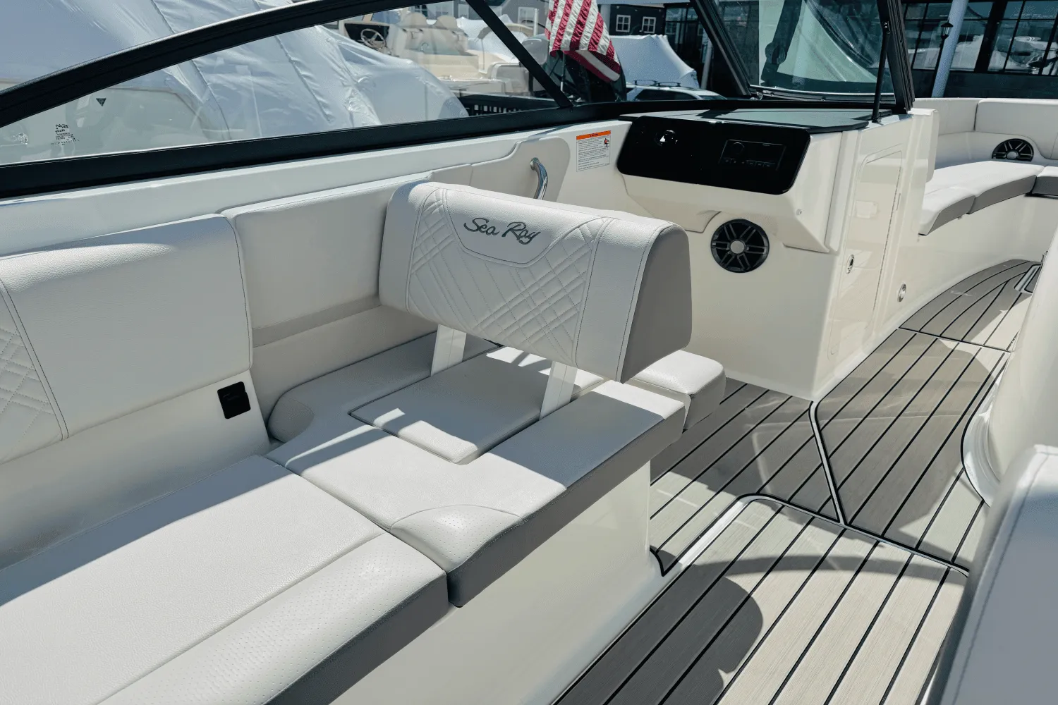 2025 Sea Ray SDX 270 Outboard Image Thumbnail #21