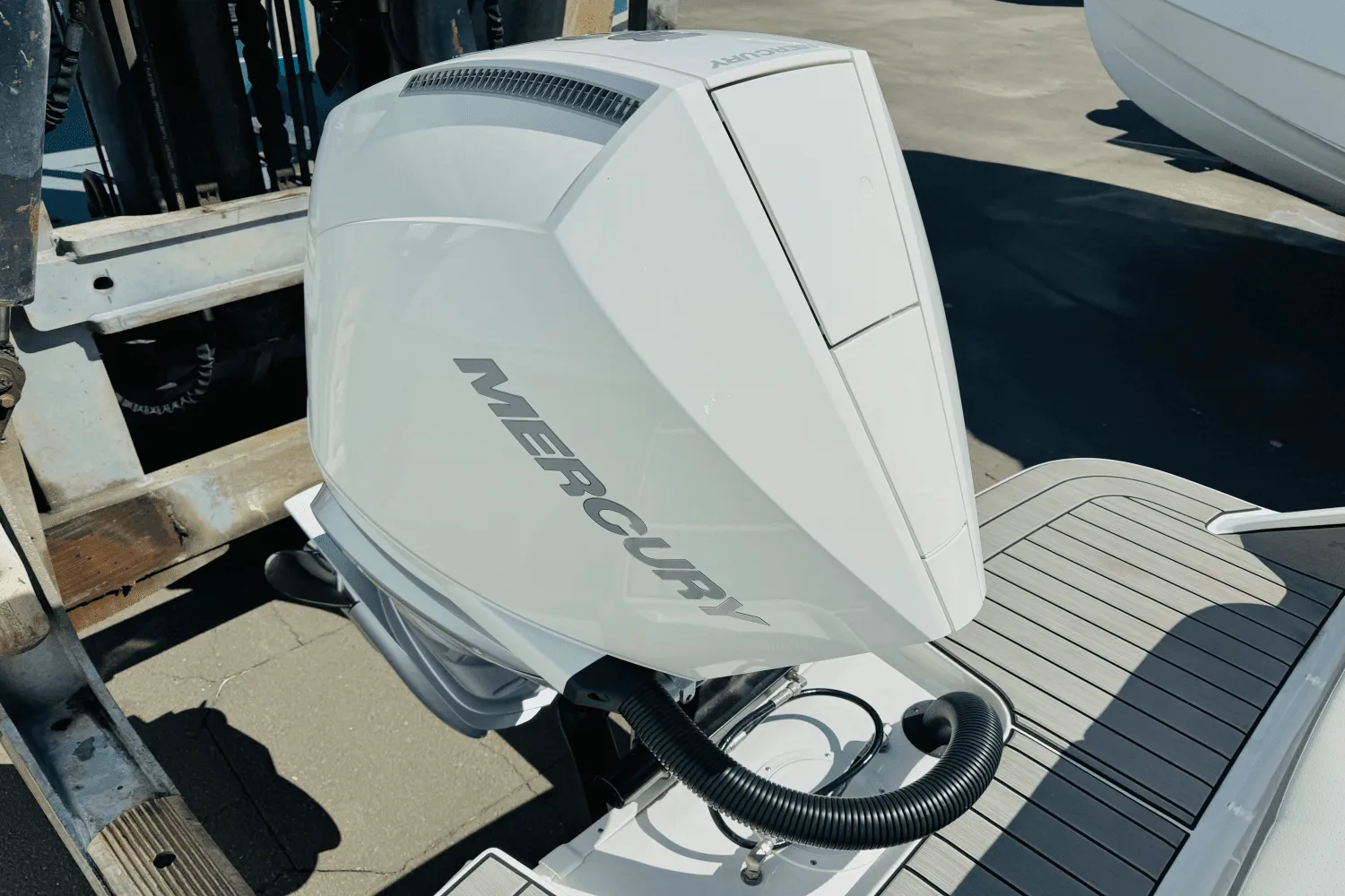 2025 Sea Ray SDX 270 Outboard Image Thumbnail #11