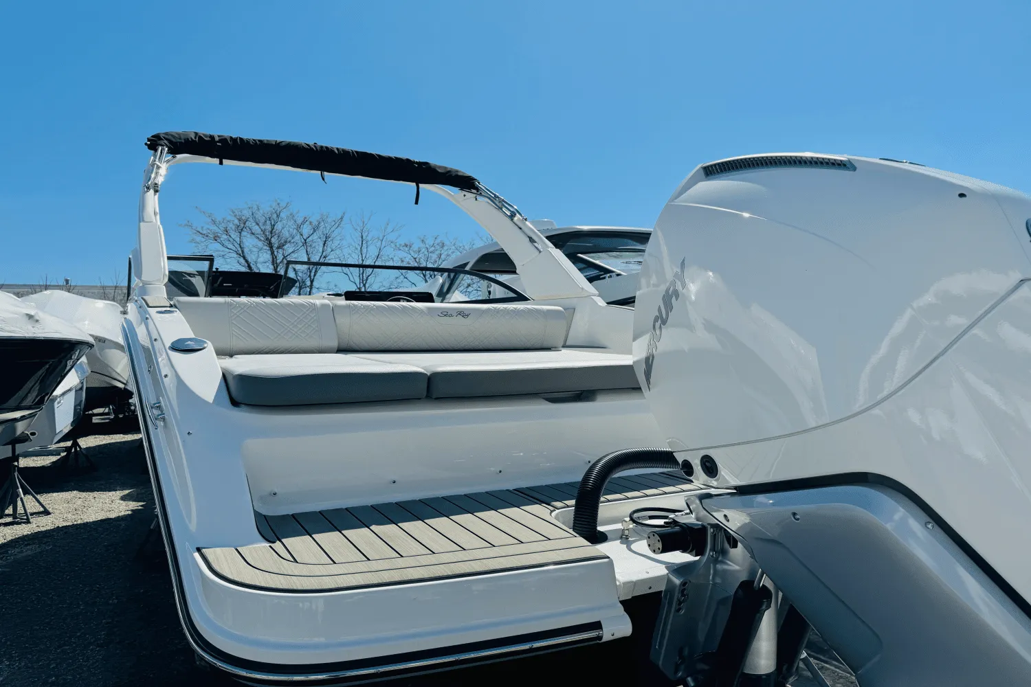 2025 Sea Ray SDX 270 Outboard Image Thumbnail #7