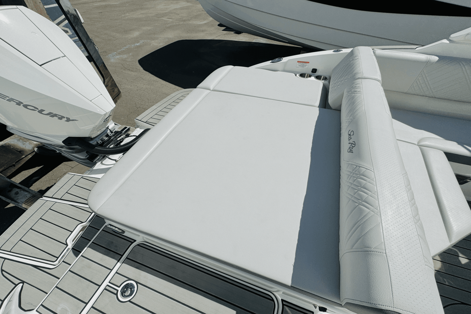 2025 Sea Ray SDX 270 Outboard Image Thumbnail #14