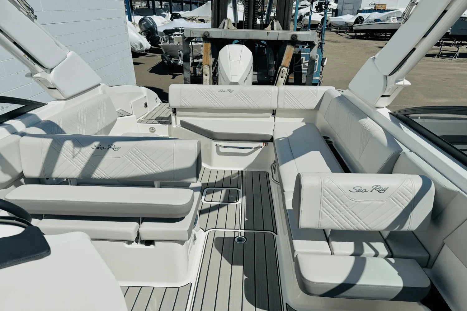 2025 Sea Ray SDX 270 Outboard Image Thumbnail #19