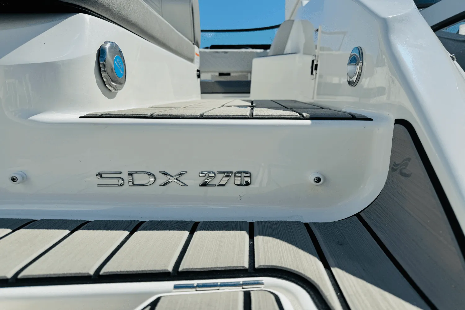 2025 Sea Ray SDX 270 Outboard Image Thumbnail #9