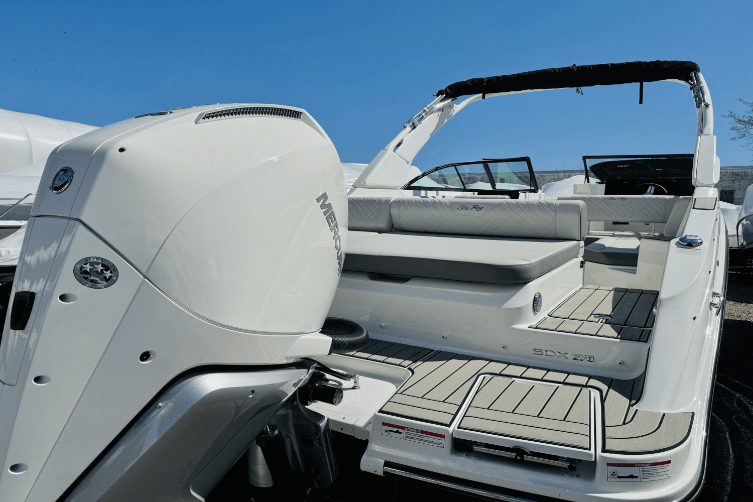 2025 Sea Ray SDX 270 Outboard Image Thumbnail #8