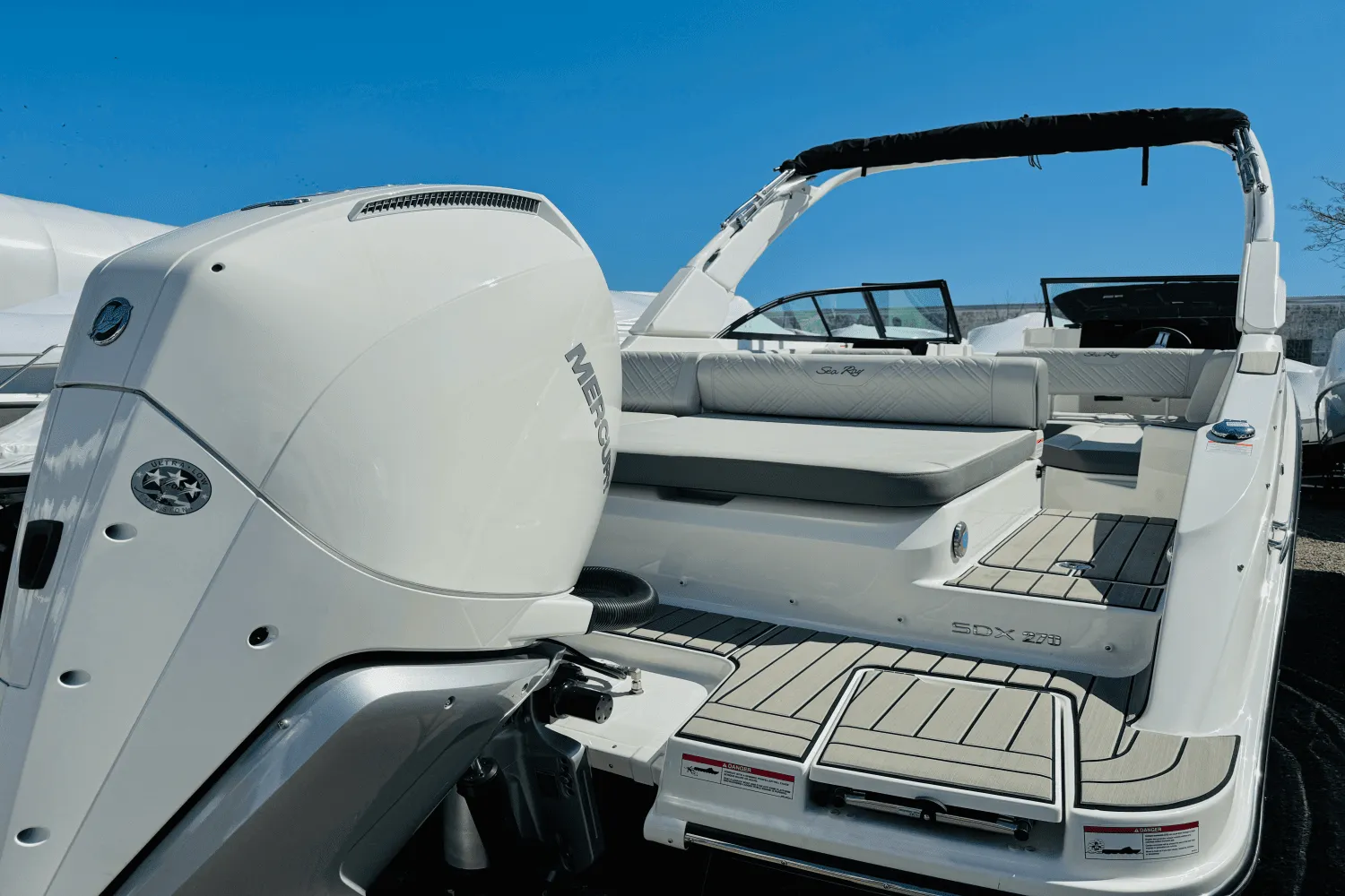 2025 Sea Ray SDX 270 Outboard Image Thumbnail #8