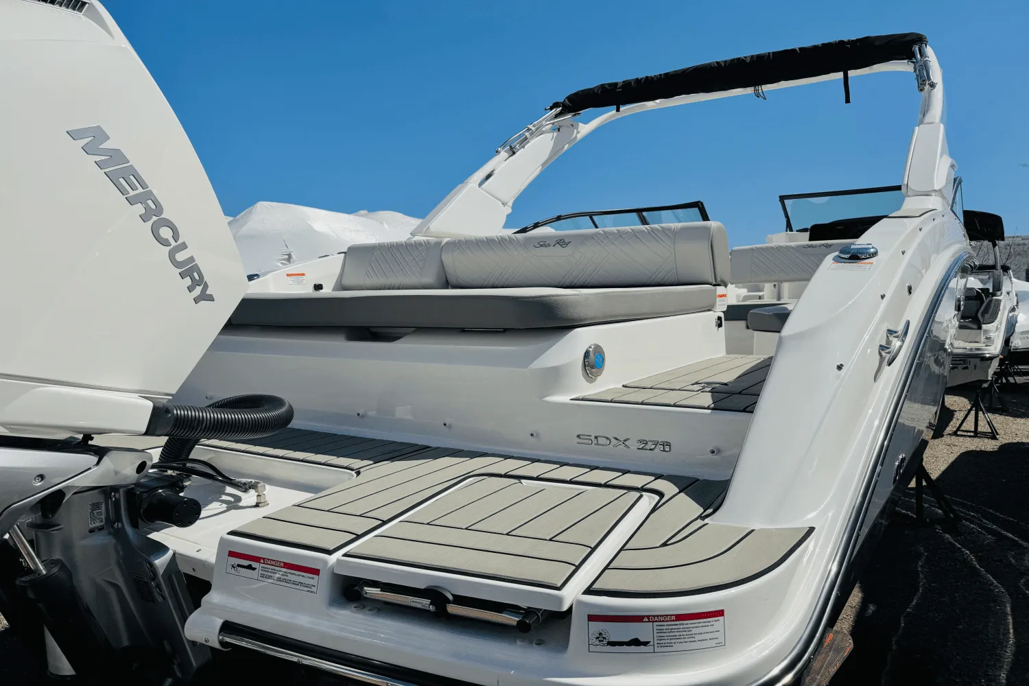 2025 Sea Ray SDX 270 Outboard Image Thumbnail #10