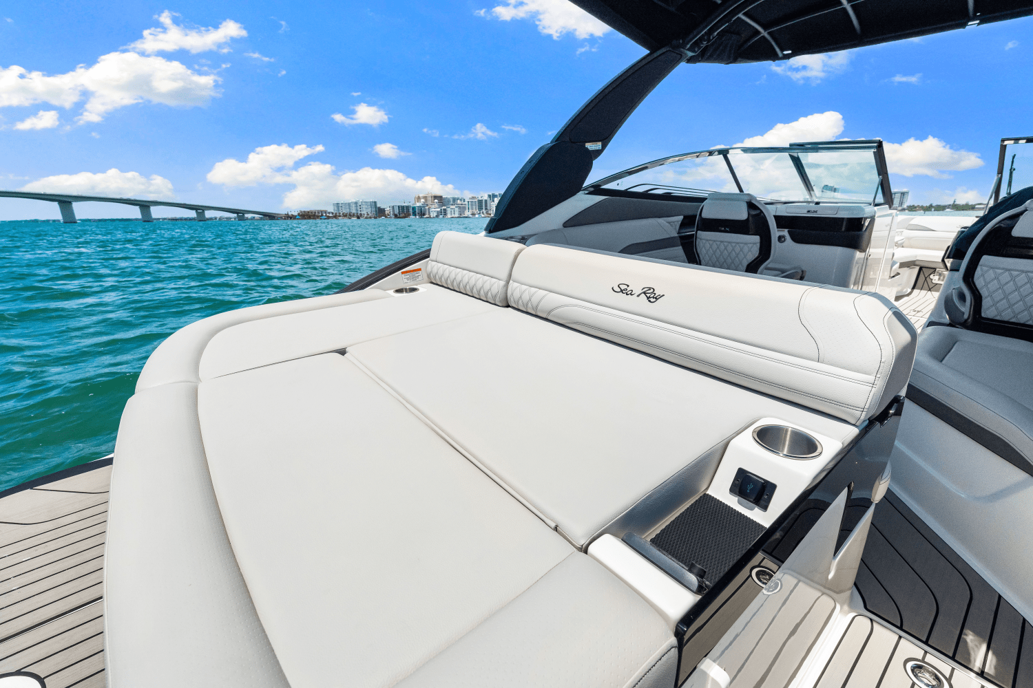 2025 Sea Ray SLX 260 Outboard Image Thumbnail #37