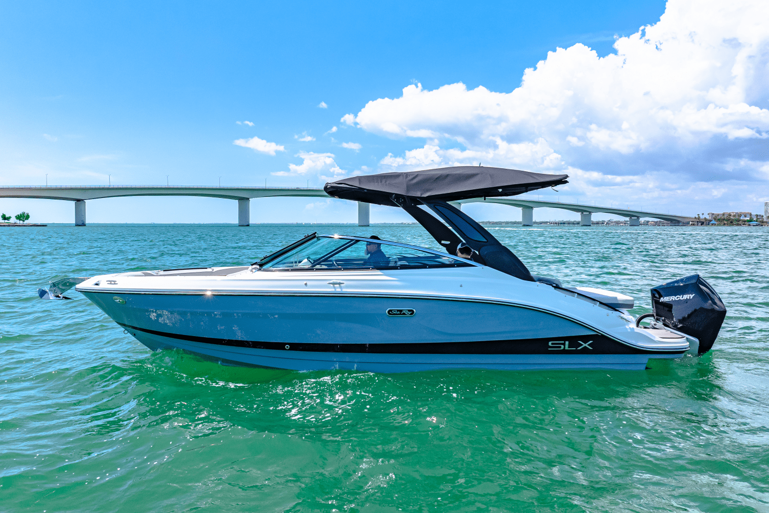 2025 Sea Ray SLX 260 Outboard