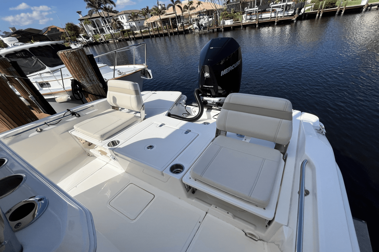 2023 Boston Whaler 250 DAUNTLESS Image Thumbnail #5