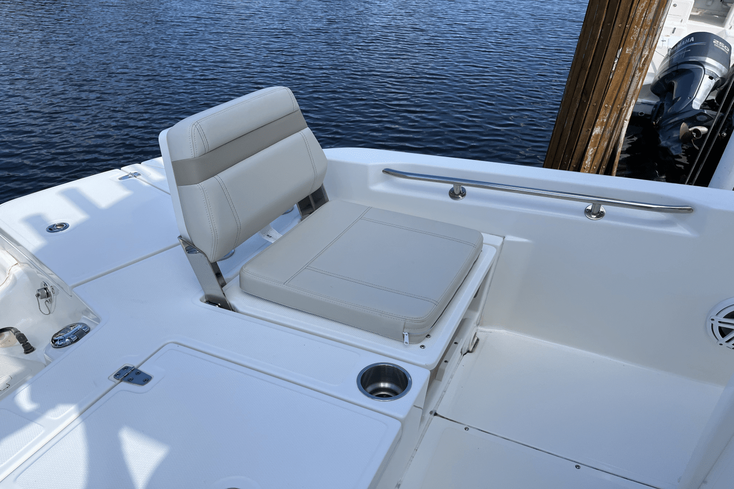 2023 Boston Whaler 250 DAUNTLESS Image Thumbnail #7