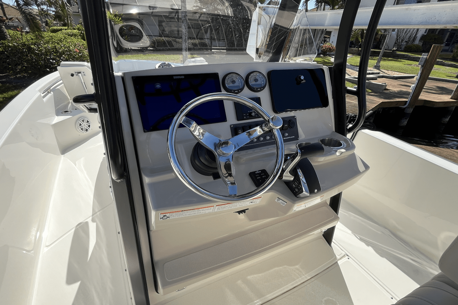 2023 Boston Whaler 250 DAUNTLESS Image Thumbnail #12