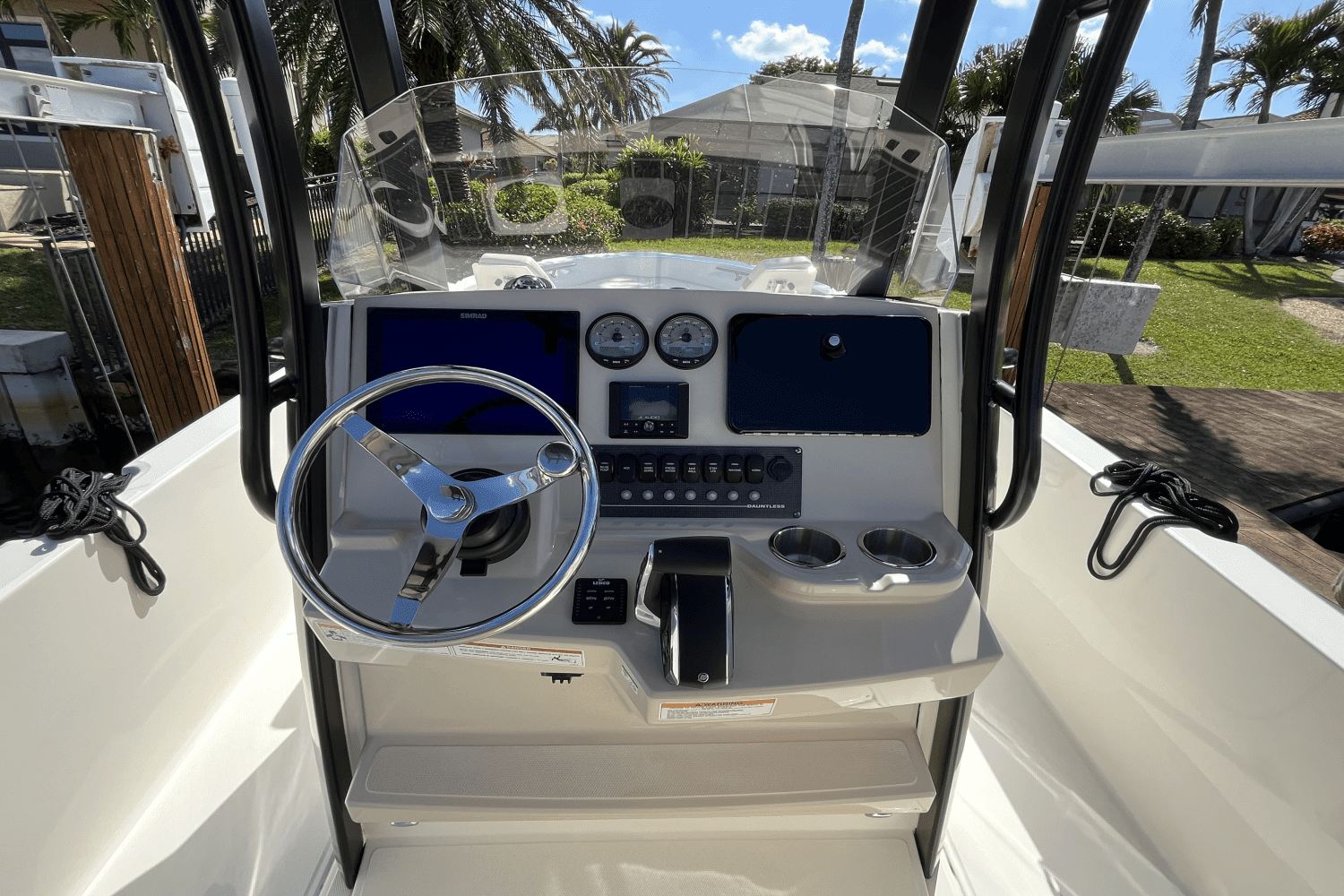 2023 Boston Whaler 250 DAUNTLESS Image Thumbnail #10