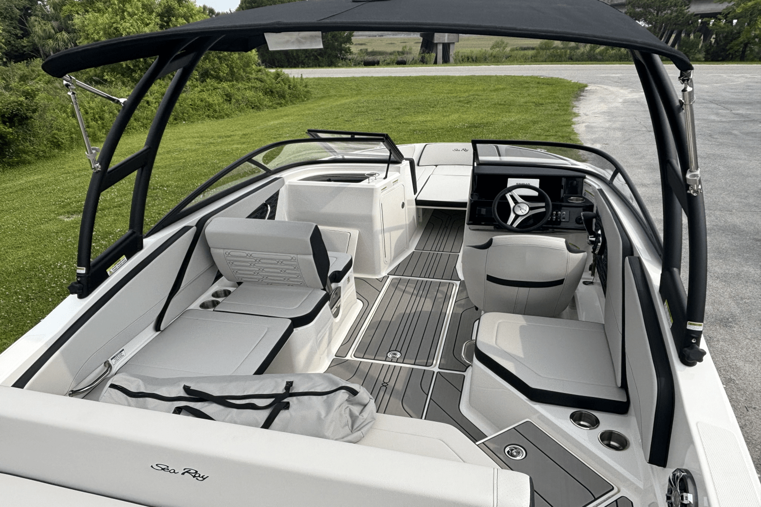 2025 Sea Ray SPX 210 Outboard Image Thumbnail #11