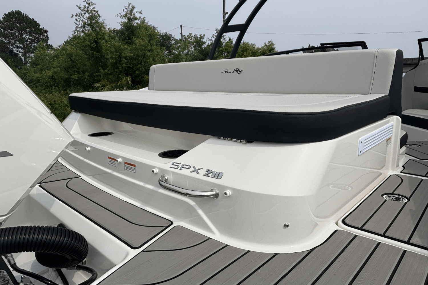 2025 Sea Ray SPX 210 Outboard Image Thumbnail #8