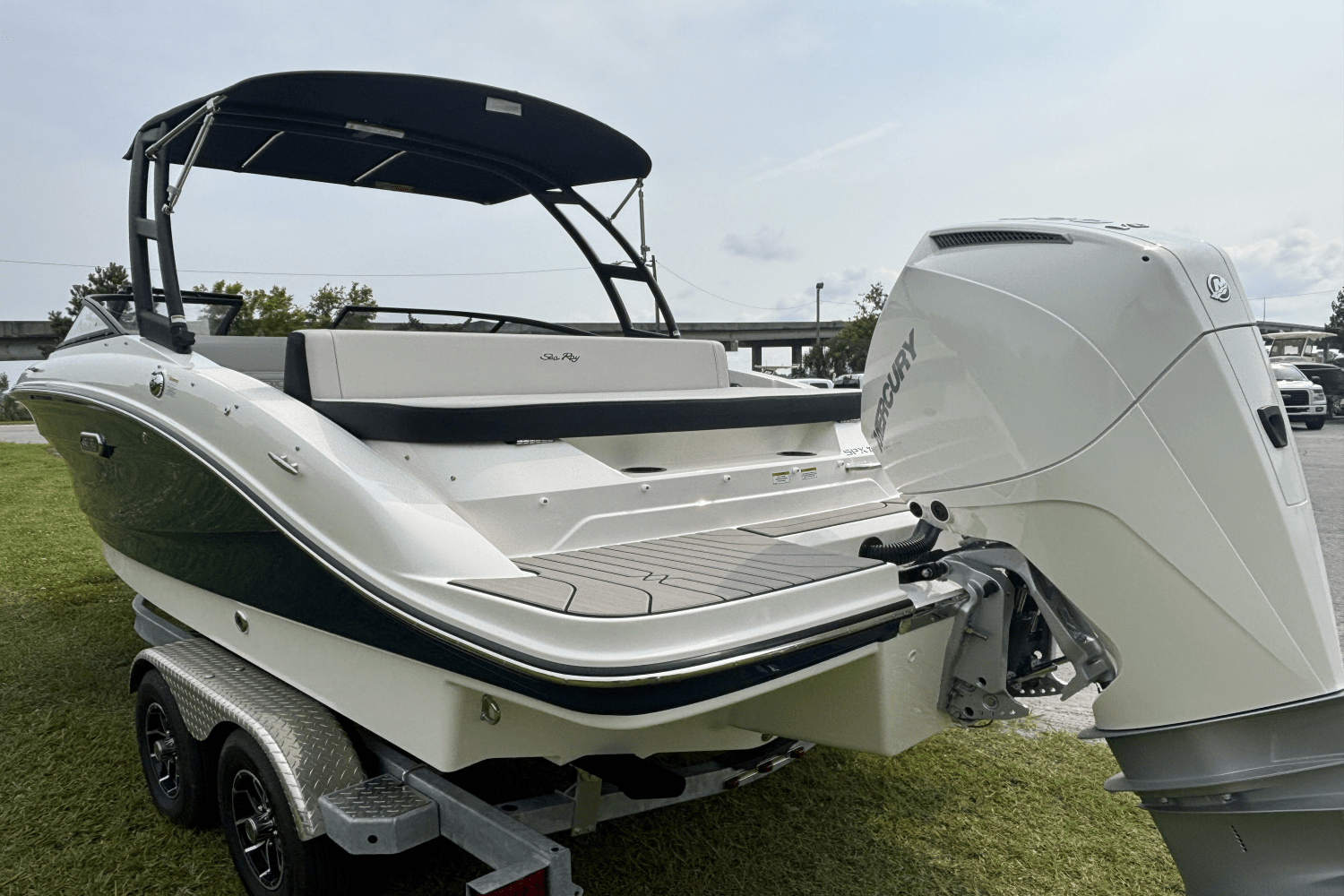 2025 Sea Ray SPX 210 Outboard Image Thumbnail #9