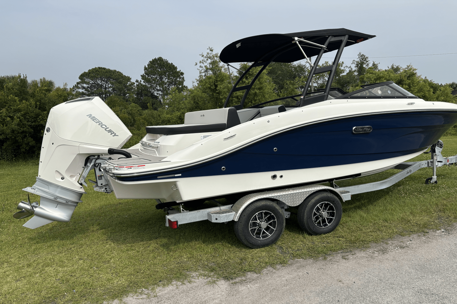 2025 Sea Ray SPX 210 Outboard Image Thumbnail #1