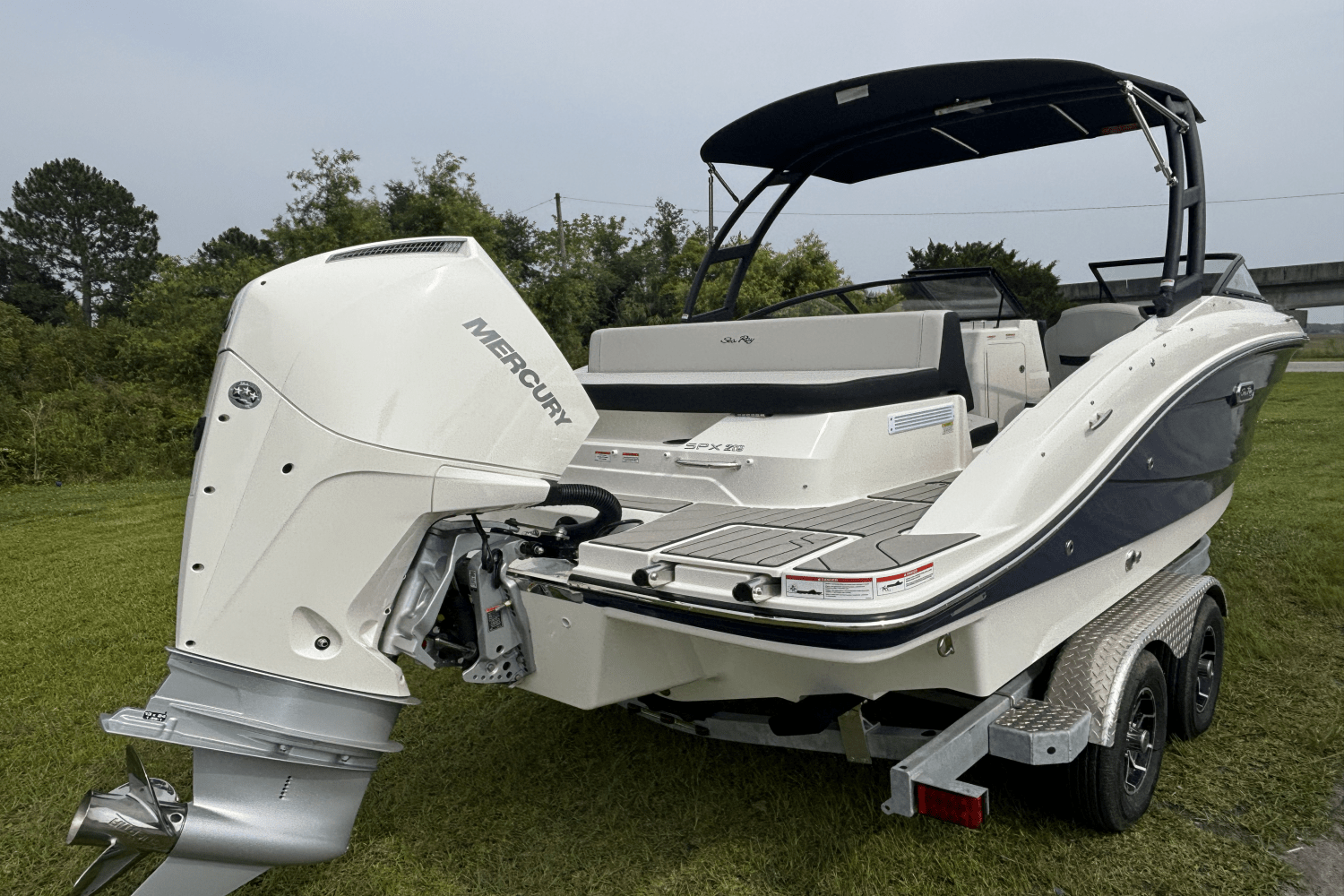 2025 Sea Ray SPX 210 Outboard Image Thumbnail #7