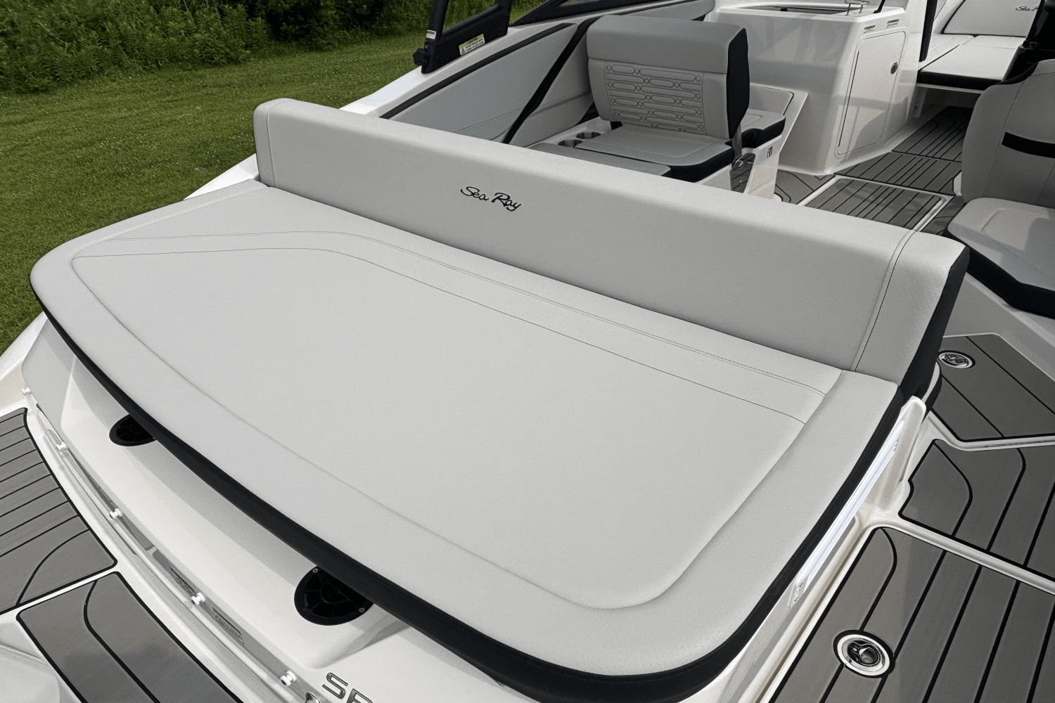 2025 Sea Ray SPX 210 Outboard Image Thumbnail #10