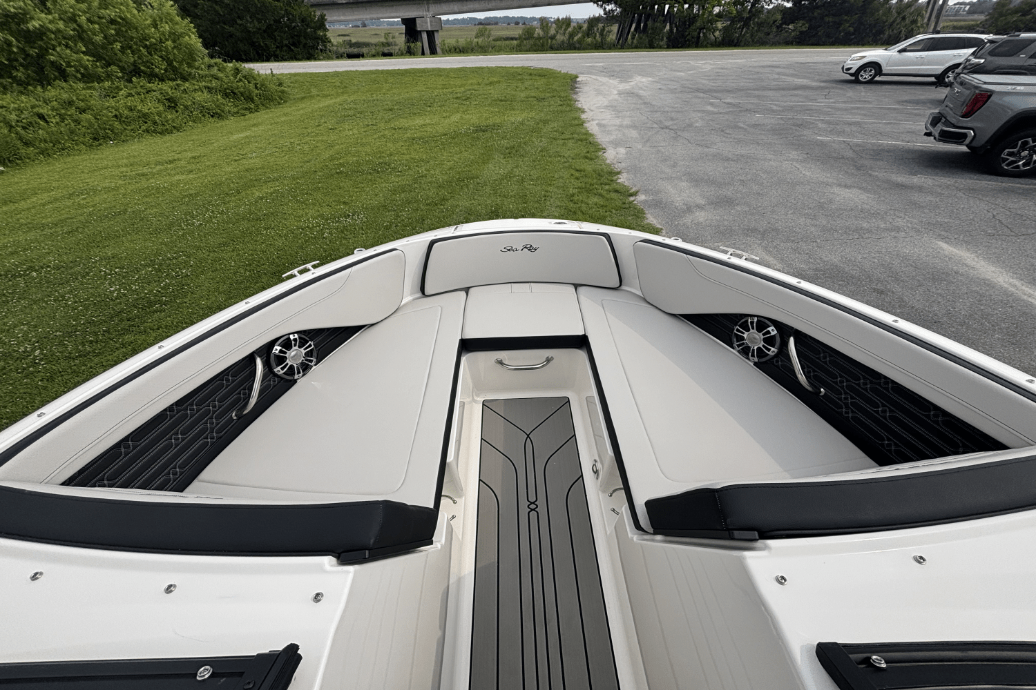 2025 Sea Ray SPX 210 Outboard Image Thumbnail #13