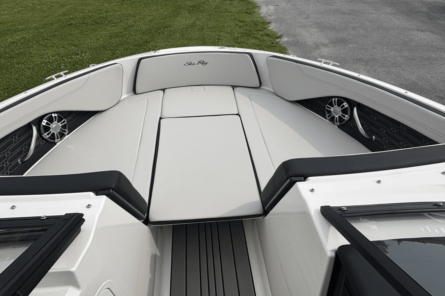 2025 Sea Ray SPX 210 Outboard Image Thumbnail #12