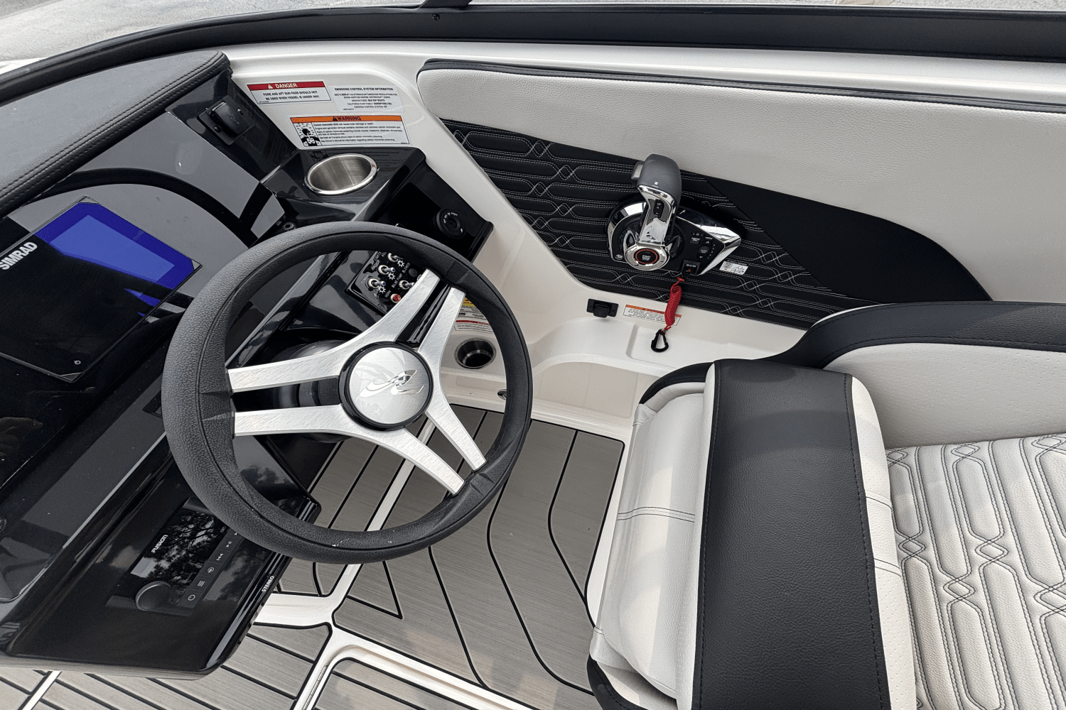 2025 Sea Ray SPX 210 Outboard Image Thumbnail #18