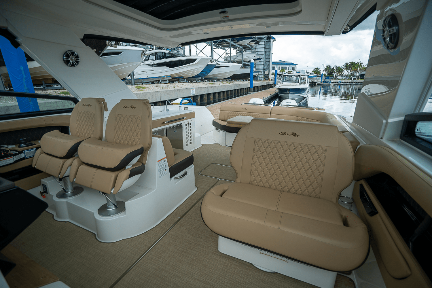 2025 Sea Ray SLX 400 Outboard Image Thumbnail #17