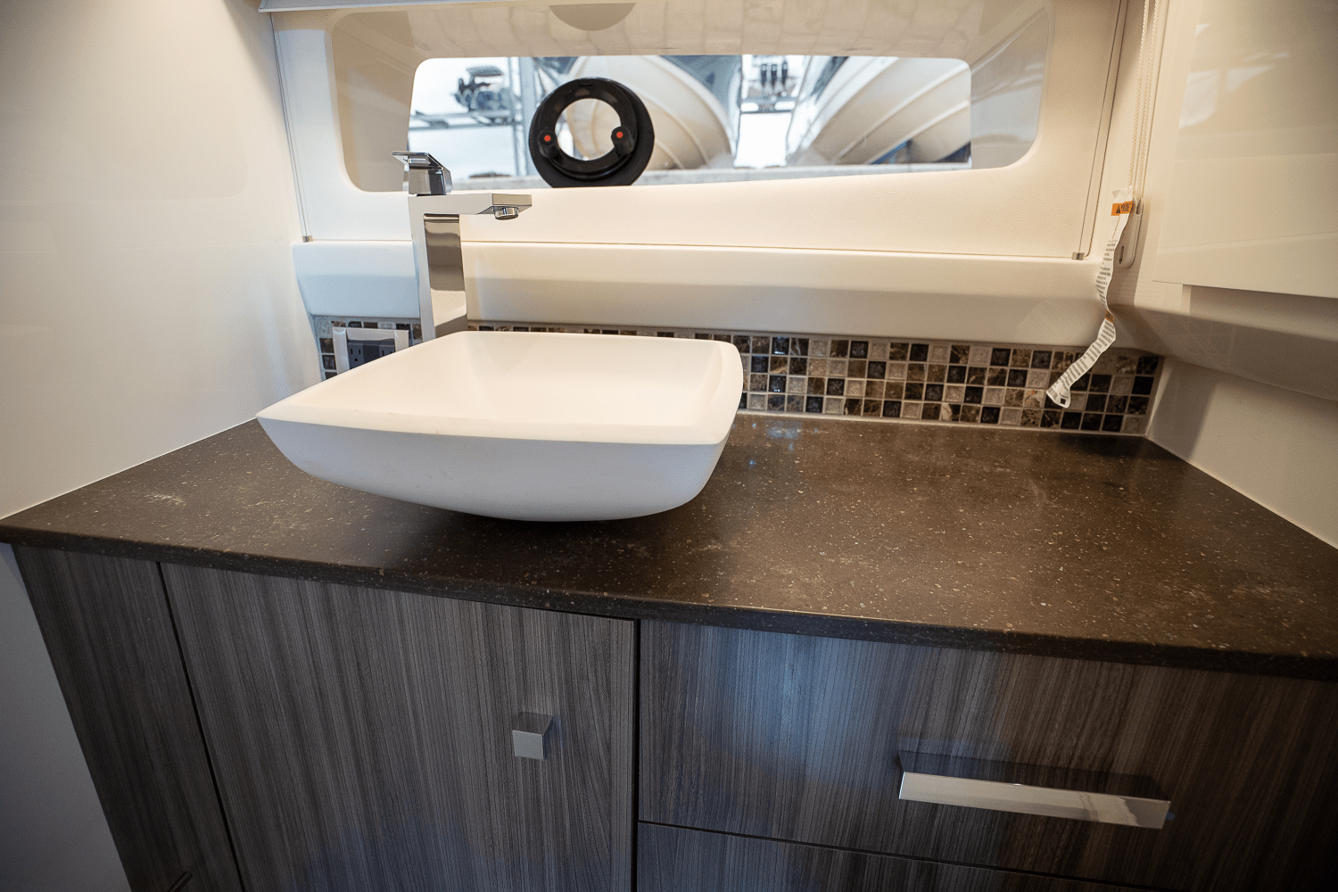 2025 Sea Ray SLX 400 Outboard Image Thumbnail #22